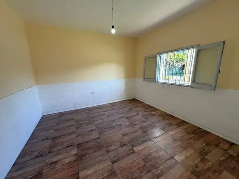 Depto Tipo Casa en Alquiler en Lanus, $ 650.000
