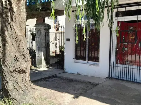SE VENDE CASA A REFACCIONAR