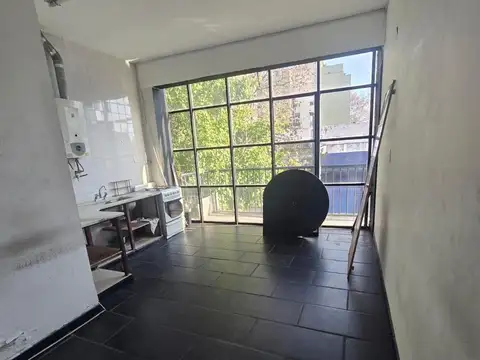 Depósito en alquiler de 630 m2 con montacargas en la mejor zona comercial textil mayorista a 4 cuadr