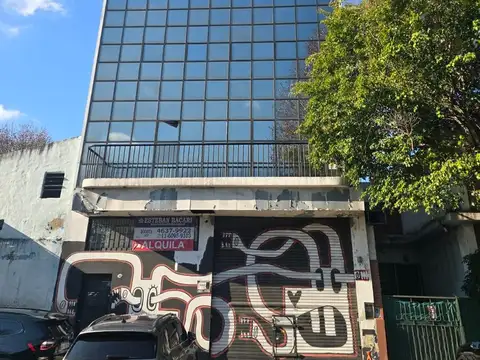 Depósito en alquiler de 630 m2 con montacargas en la mejor zona comercial textil mayorista a 4 cuadr