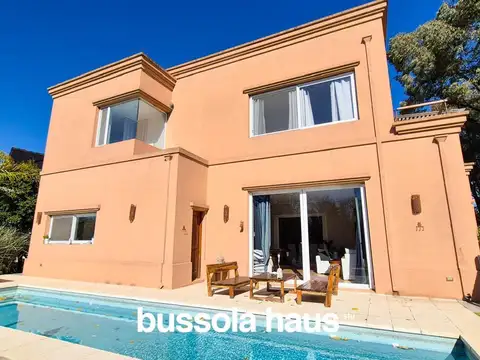 Casa en alquiler amoblada al lago en Las Glorietas Nordelta