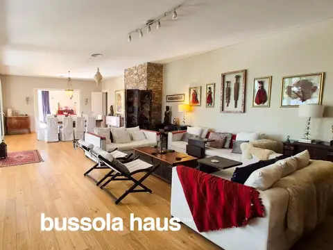 Casa en Alquiler Temporal con 4 cocheras