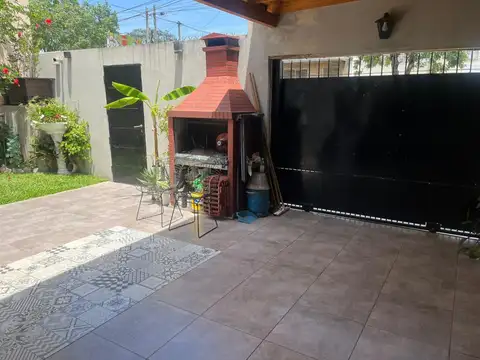 Depto Tipo Casa en Venta en Remedios de Escalada, USD 160.000