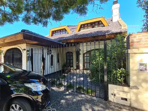 Excelente Chalet 4 ambientes piscina Ituzaingó 