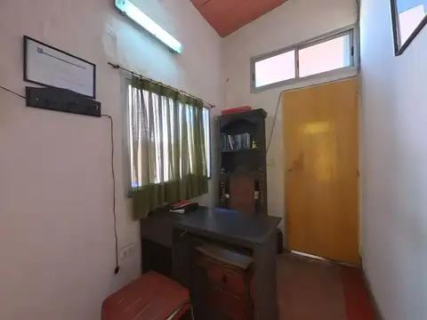 Venta casa 5 ambientes Moron centro parque cochera