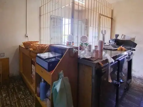 CENTURY 21 LÓPEZ VENDE CASA CON 2 SALONES COMERCIALES