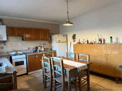 Casa 5 ambientes con 1 baño