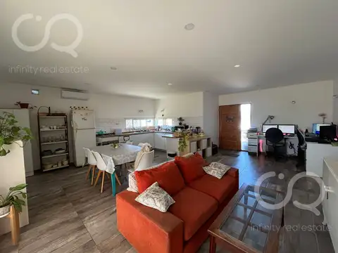 Casa 4 ambientes con 2 baños