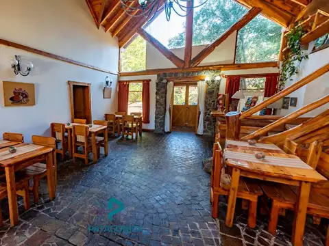 VENTA Hostería 359m2, lote de 1454m2 en Bº Puerto Manzano Villa La Angostura