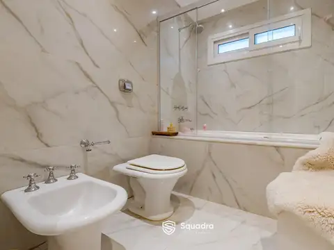 Casa en Venta con 3 cocheras