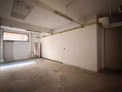 Rivadavia  3050,  lindero a Shopping Los Gallegos