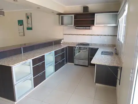 Depto Tipo Casa Monoambiente con 2 baños