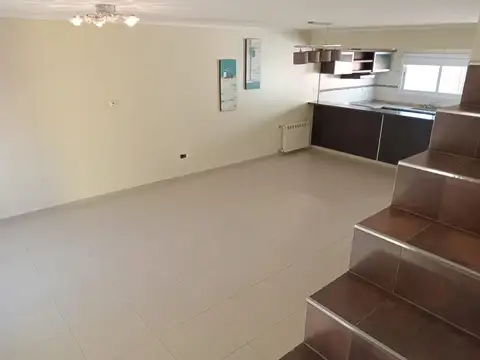 Depto Tipo Casa en Venta con 2 cochera