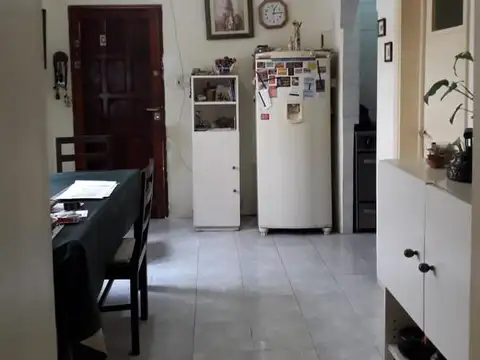 Gobernador Castro al 200 entre Wilde y Thames