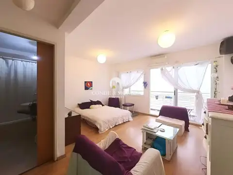 Monoambiente con balcón. Apto Profesional. Parrilla. Almagro