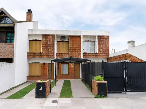 Duplex de cuatro ambientes en venta en Haedo Norte Apto Cred
