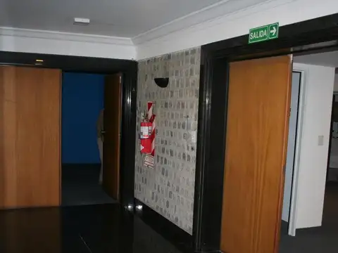 Oficina en Venta con 2 cocheras