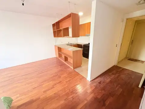 MOLDES 3000, Piso 1º