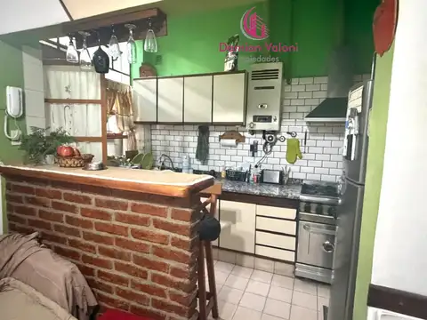CASA CON TERRAZA Y PARRILLA - GRAN POTENCIAL