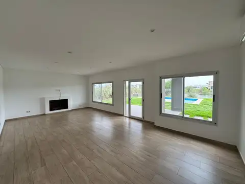 Casa 5 ambientes con 3 baños