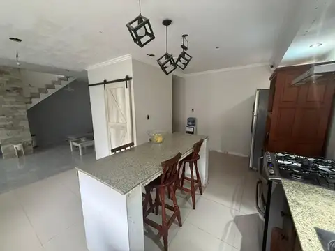 Casa 5 ambientes con 1 baño