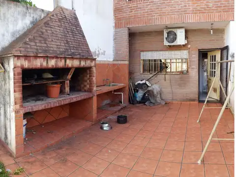 PH CON COCHERA PATIO PARRILLA TERRAZA Y PLAYROOM