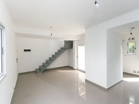 Casa 3 ambientes con 1 baño