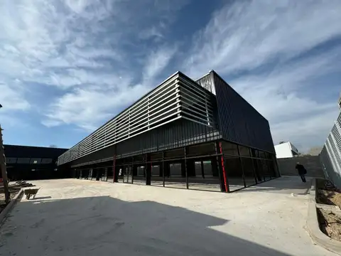 Complejo de Locales a Estrenar 4400 m² Edificados - Francisco Alvarez