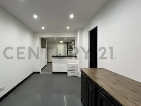 Av. Manuel Belgrano 300, Piso 0