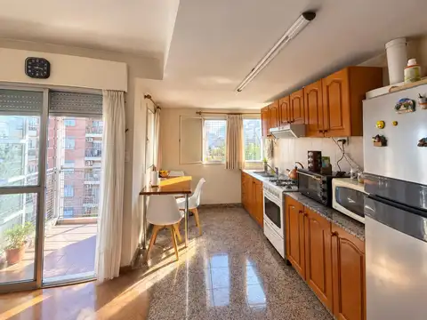 VENTA - DEPARTAMENTO 3 DORMITORIOS CON COCHERA - ABASTO