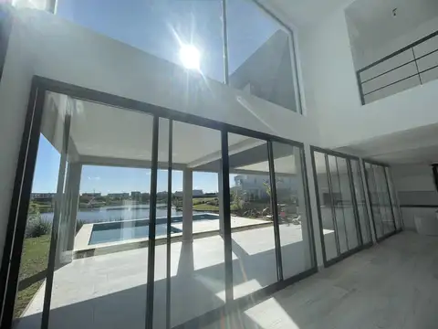 Casa 5 ambientes con 6 baños