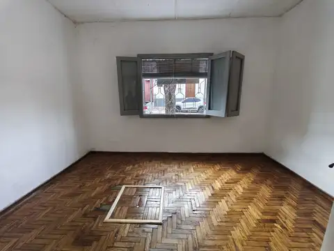 Casa 5 ambientes con 1 baño