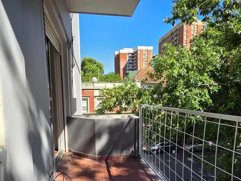 3 ambientes con balcón, muy luminoso!