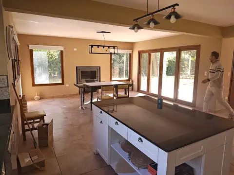 Casa 5 ambientes con 2 baños