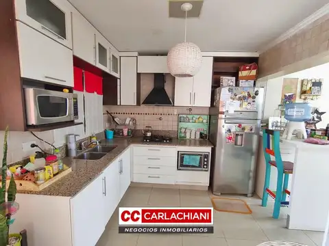 Casa 6 ambientes con 3 baños