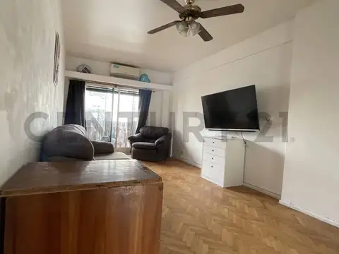 Venta de Depto. al Frente con Balcón en Recoleta