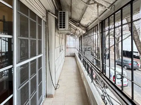 Amplía casa 3 Ambientes con Terraza y Balcón