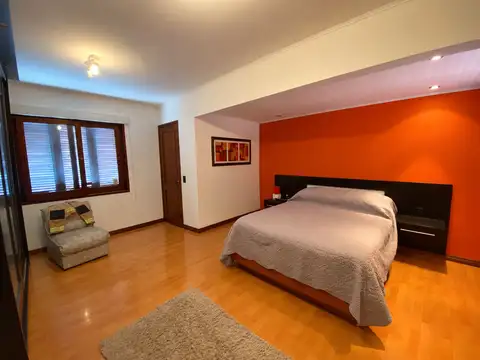 Casa en Alquiler con 1 cochera