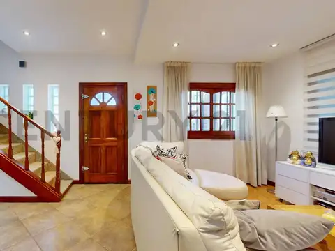 CASA EN VENTA 4 80 Y 81. 2 DORMITORIOS CON PILETA