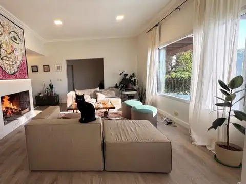 Casa en Alquiler con 2 cocheras