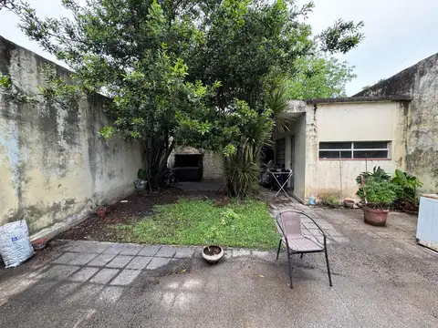 Casa con lote propio en Saenz Peña