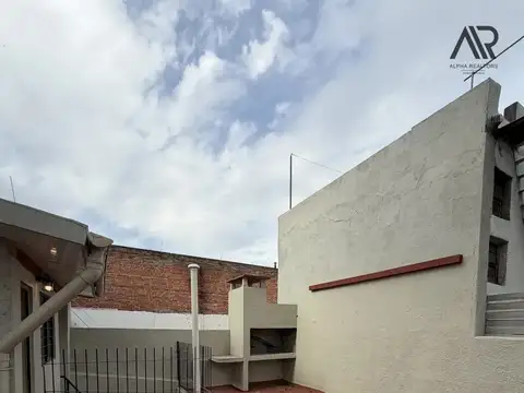 Casa en venta c/ cochera en Villa Muñoz