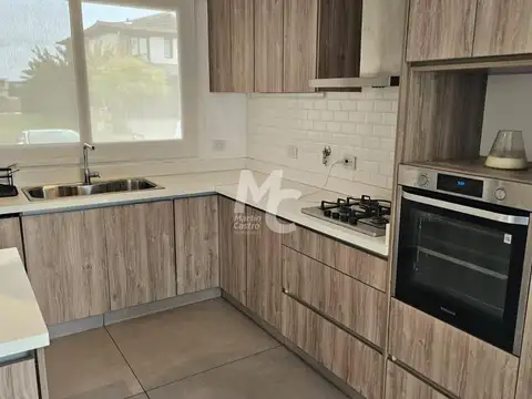 Casa 5 ambientes con 5 baños