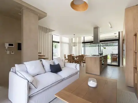 Depto Tipo Casa en Venta en Barrio Parque Leloir, USD 365.000