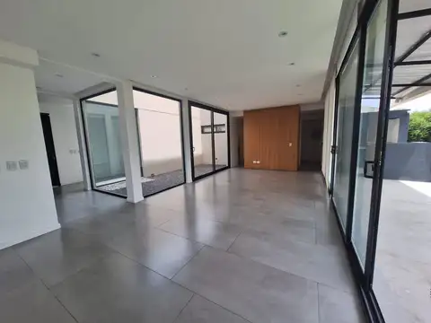 Casa en Venta en El Cantón - Barrio Puerto, USD 270.000