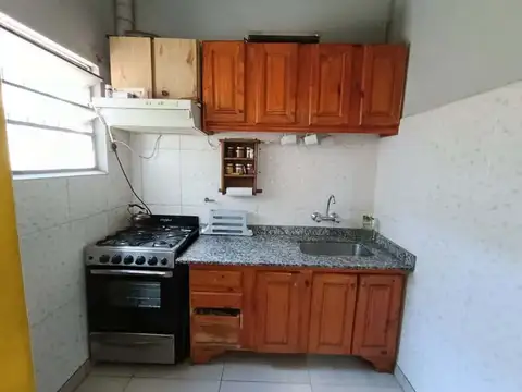CASA EN VENTA 2 DORMITORIOS + LOCAL - B° ALBERDI
