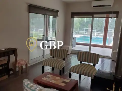 Casa 4 ambientes con 2 baños