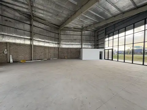 Excelente local comercial sobre Av. Constitución