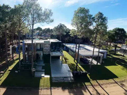 Casa 5 Dormitorios con PIleta en Venta en Pinamar Zona Norte