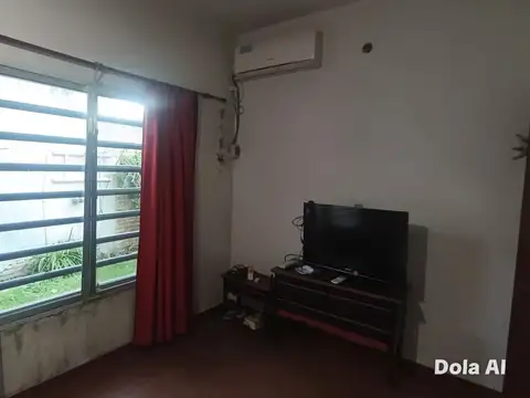 VENTA LANUS CASA 3 AMB PATIO EXCELENTE LOTE